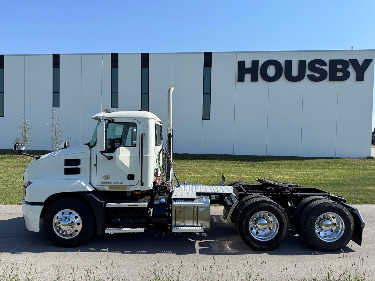 2022 MACK AN64T - USED TRUCKS DAY CAB - image 3